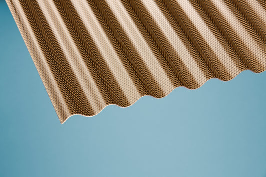 ### SEO-optimierter Alt-Text

"Bronze Acrylglas-Wellplatte 3 mm, Wabenstruktur, UV-beständig, schlagzäh, ideal für Terrassenüberdachungen, Carports und Wandverkleidungen. Hohe Lichtdurchlässigkeit und witterungsresistent für langlebige Bauprojekte."