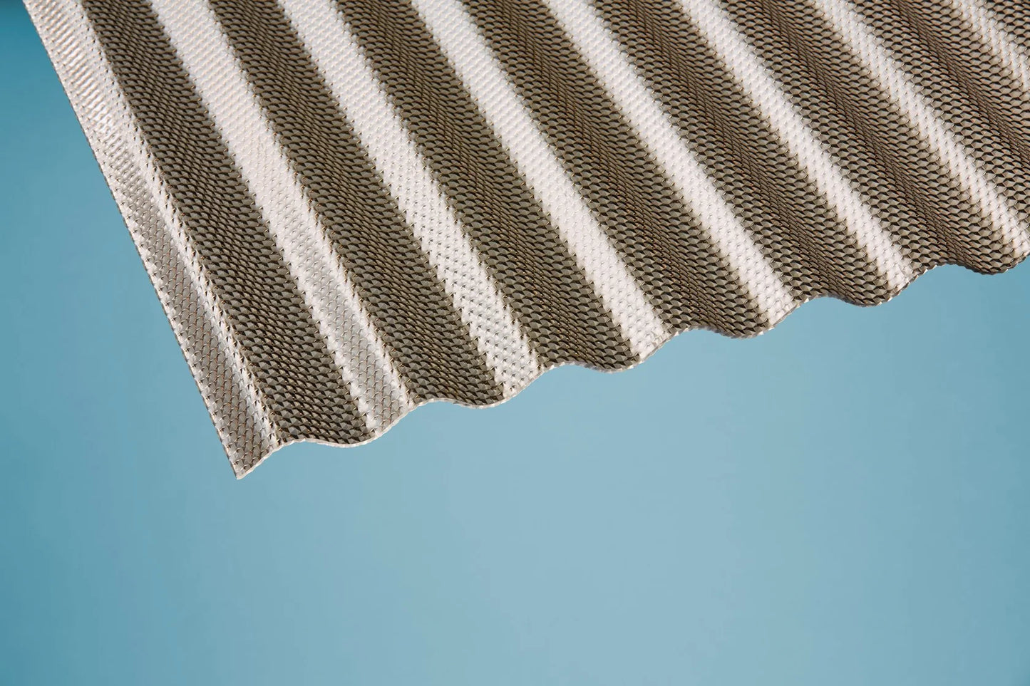 Polycarbonat Wellplatte Sinus 76/18 Bronze 2,6mm – Hagelfest bis 40mm, Wabe-Struktur | Dachwerk24