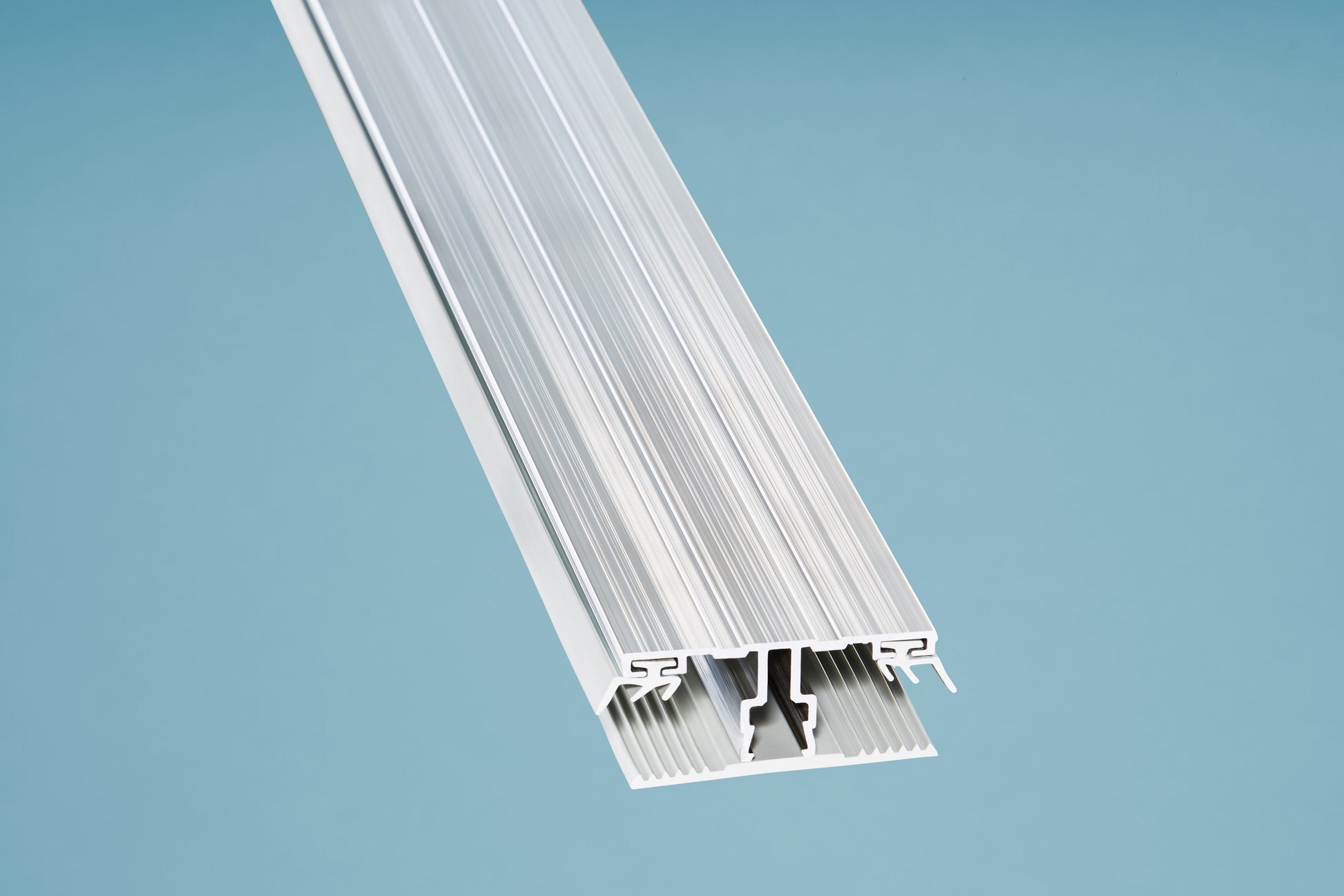 Alu-Alu Komplettsystem 60 mm für 16 mm Stegplatten mit Lippendichtungen – geeignet als Mittel- oder Randprofil zur sicheren Verlegung auf Holz- und Metallkonstruktionen